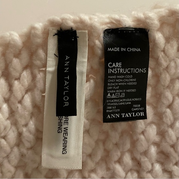 Ann Taylor 🧶 knit scarf 🧣 - Picture 6 of 6